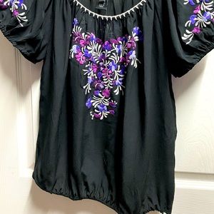 Karen Kane medium 190% silk top. Mint condition.